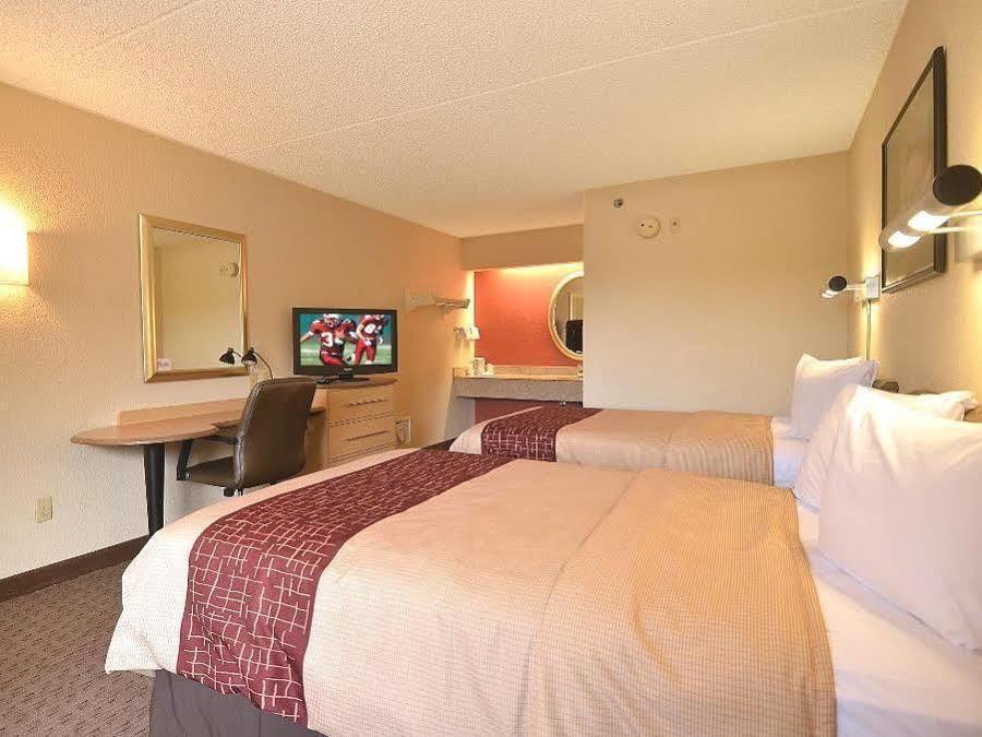Red Roof Inn Louisville East - Hurstbourne Exterior foto